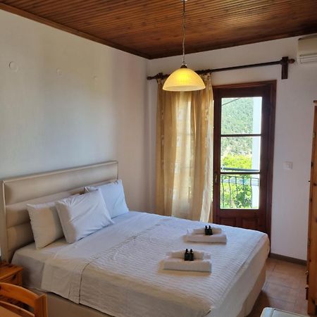 Zeus Guesthouse Панагія Екстер'єр фото
