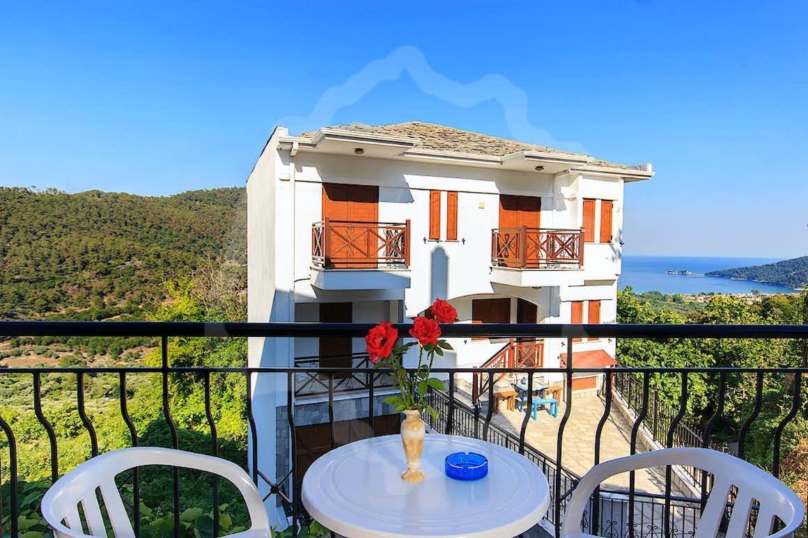 Zeus Guesthouse Панагія Екстер'єр фото