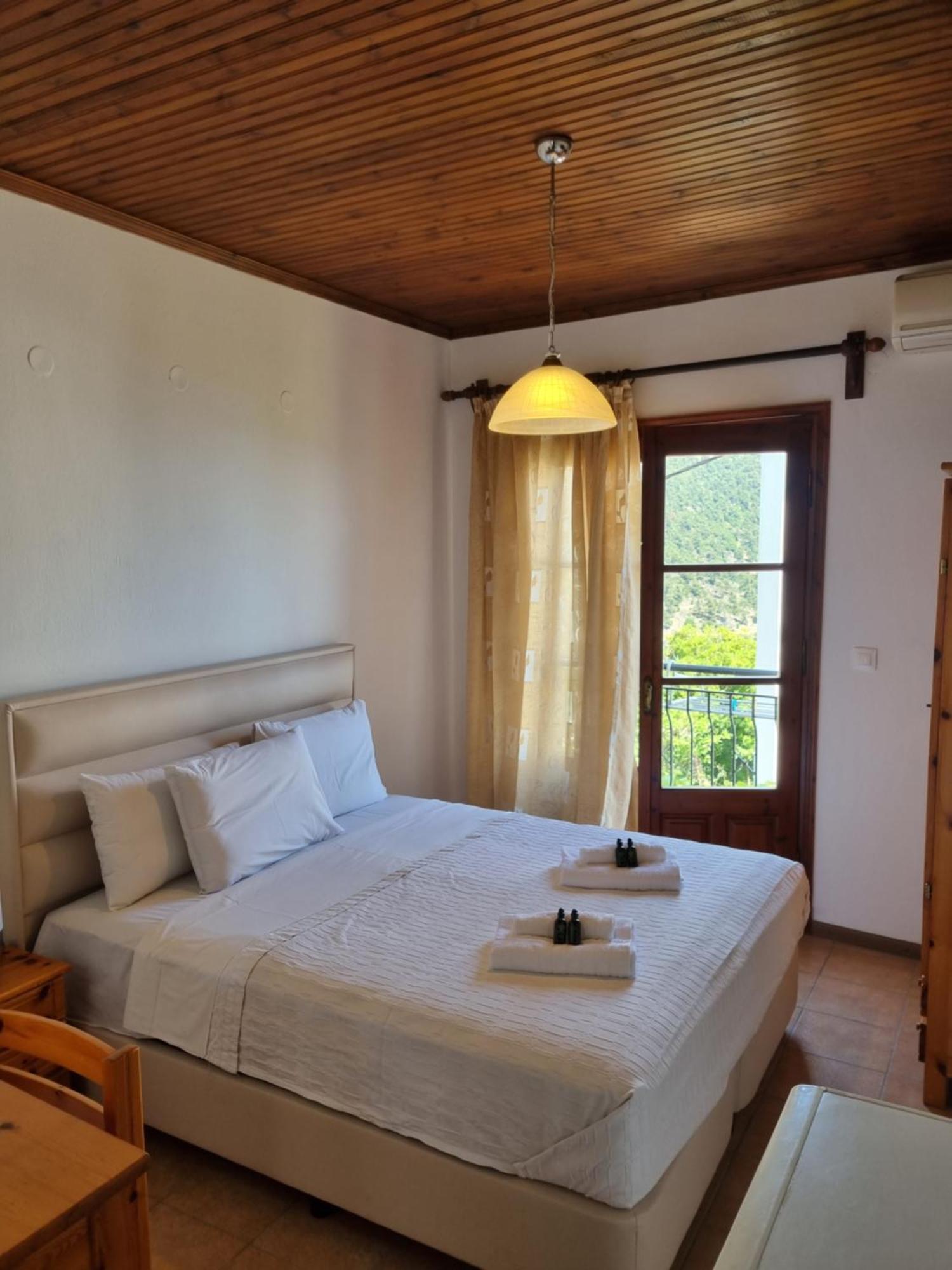 Zeus Guesthouse Панагія Екстер'єр фото